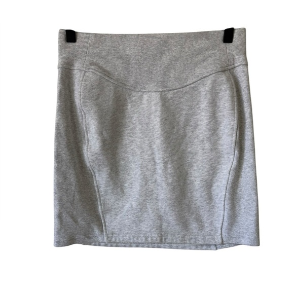 Lululemon Scuba HR Mini Skirt Size Small - Picture 2 of 5